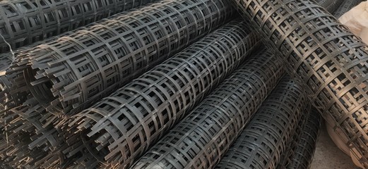 鋼塑土工格柵 性能特點(diǎn)與應(yīng)用領(lǐng)域